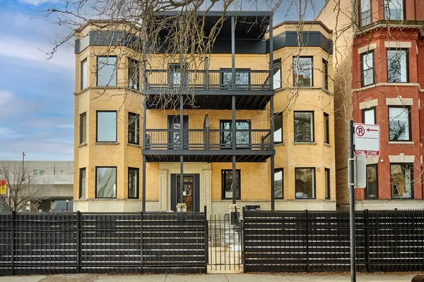 $2,695 | 5200 North Winthrop Avenue, Unit GN, Chicago, IL 60640