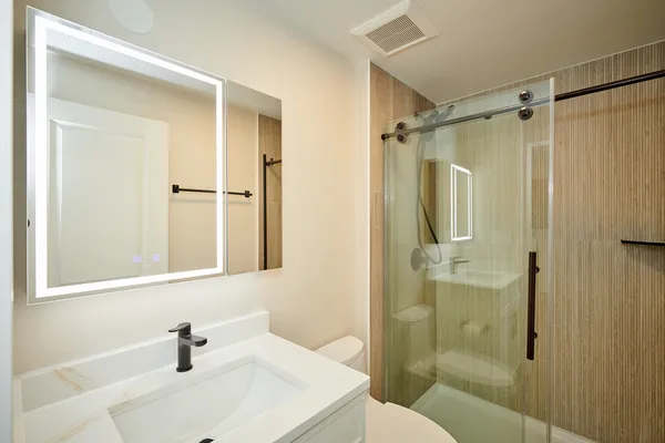 $2,695 | 5200 North Winthrop Avenue, Unit GN, Chicago, IL 60640