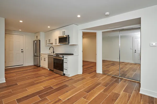 $2,695 | 5200 North Winthrop Avenue, Unit GN, Chicago, IL 60640