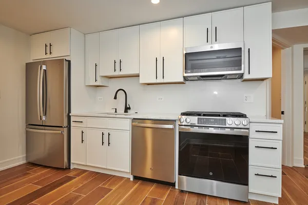 $2,695 | 5200 North Winthrop Avenue, Unit GN, Chicago, IL 60640