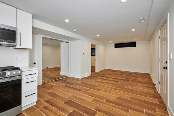 $2,695 | 5200 North Winthrop Avenue, Unit GN, Chicago, IL 60640