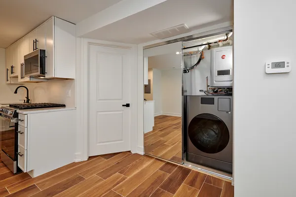 $2,695 | 5200 North Winthrop Avenue, Unit GN, Chicago, IL 60640