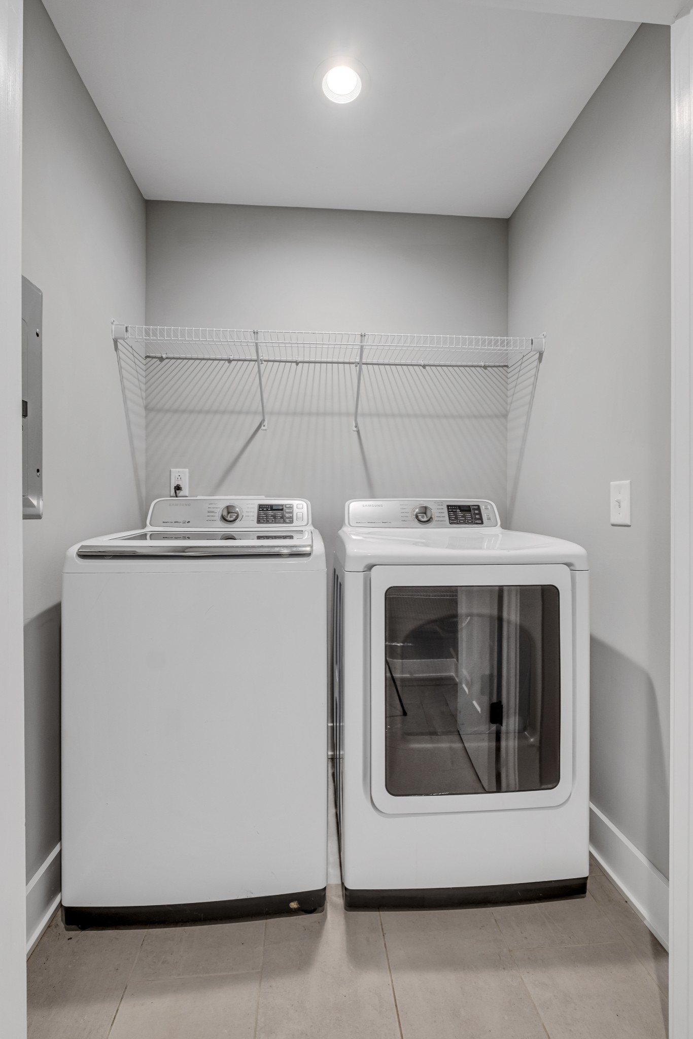 724 White Road Portland, TN 37148 - Photo 25 of 32 a utility room with dryer and washer