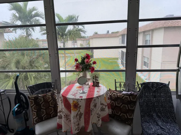 $1,700 | 502 Davis Road, Unit 6, Palm Springs, FL 33461