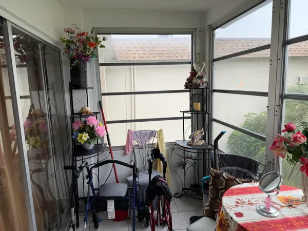 $1,700 | 502 Davis Road, Unit 6, Palm Springs, FL 33461