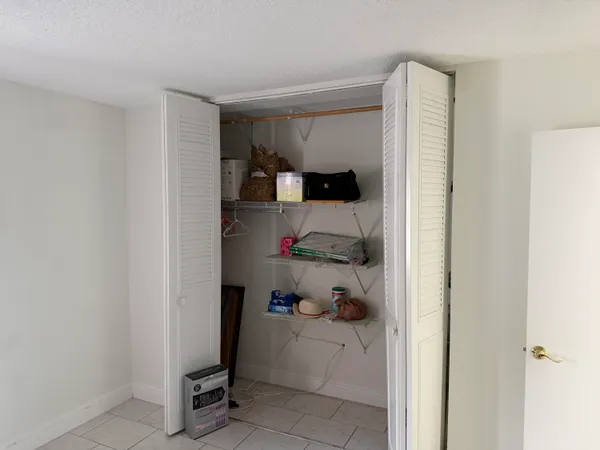 $1,700 | 502 Davis Road, Unit 6, Palm Springs, FL 33461