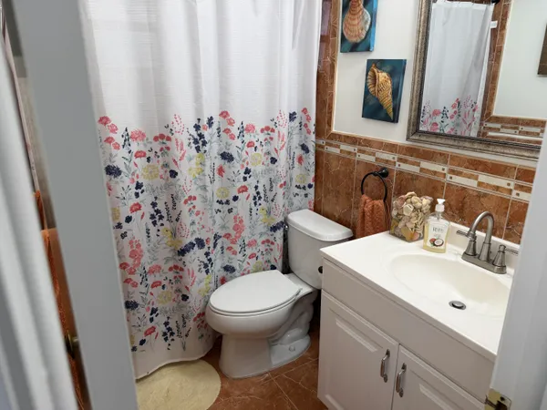 $1,700 | 502 Davis Road, Unit 6, Palm Springs, FL 33461