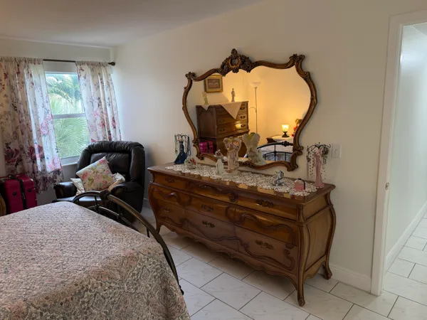 $1,700 | 502 Davis Road, Unit 6, Palm Springs, FL 33461