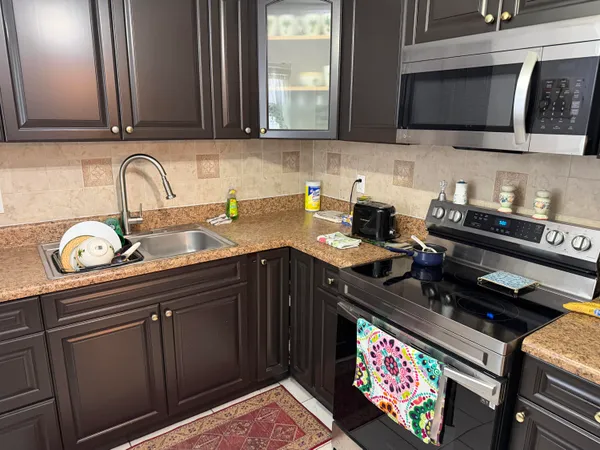 $1,700 | 502 Davis Road, Unit 6, Palm Springs, FL 33461