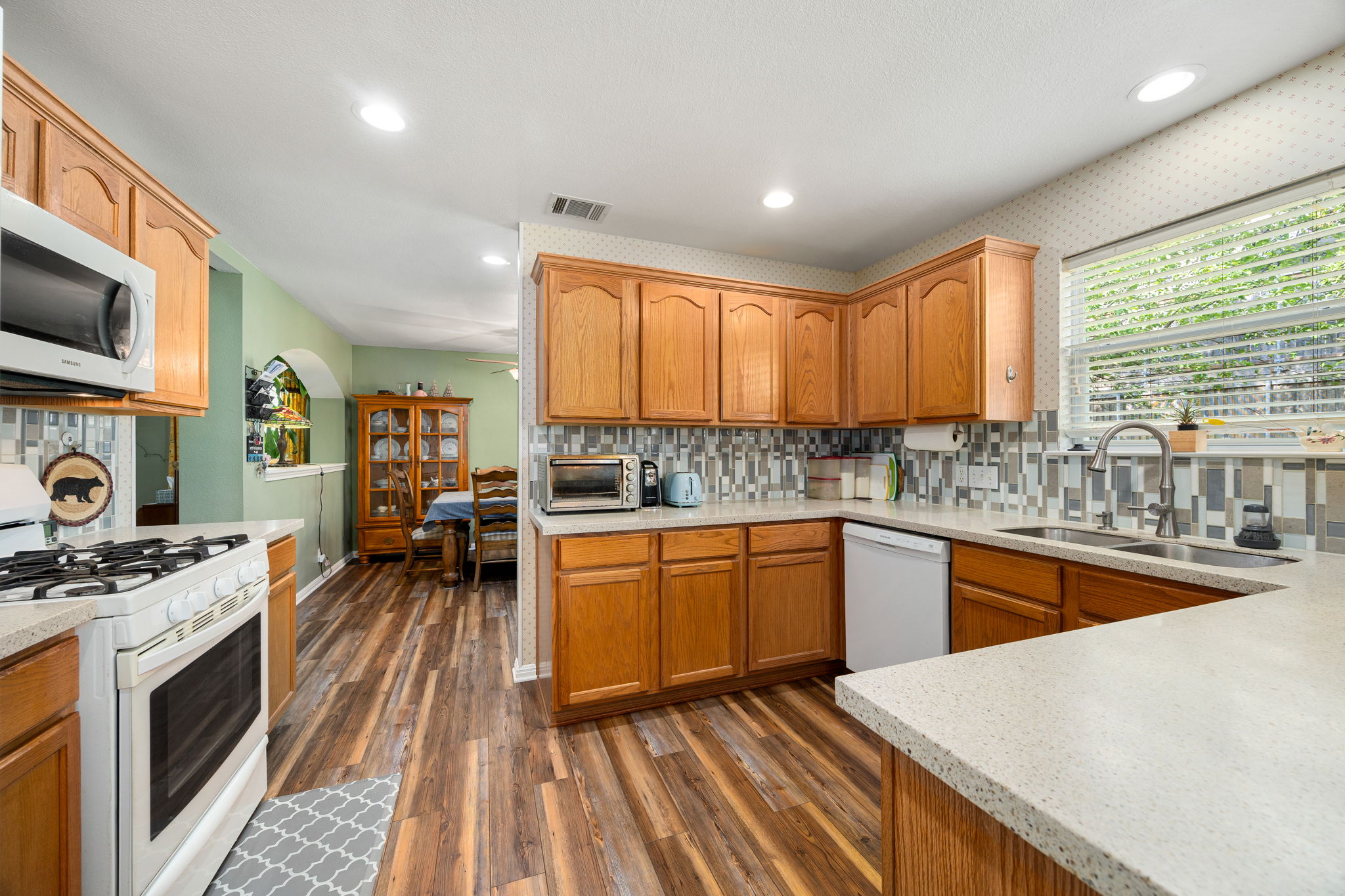 103 Little Lake Road Hutto, TX 78634 - Photo 6 of 36