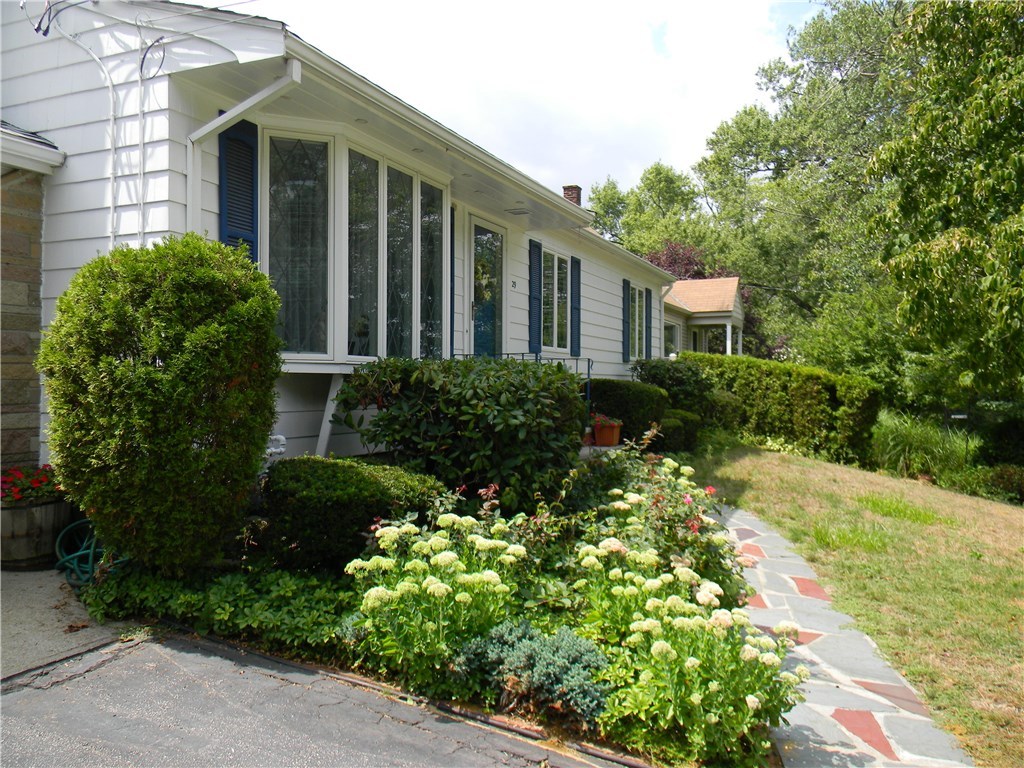 29 Interlocken Road East Providence, RI 02914 - Photo 3 of 40 Gallery Image 3