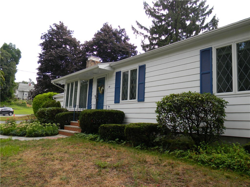 29 Interlocken Road East Providence, RI 02914 - Photo 5 of 40 Gallery Image 5