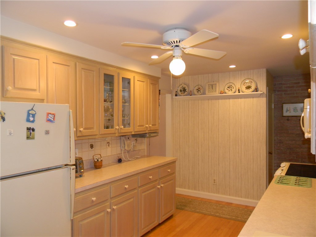 29 Interlocken Road East Providence, RI 02914 - Photo 8 of 40 Gallery Image 8