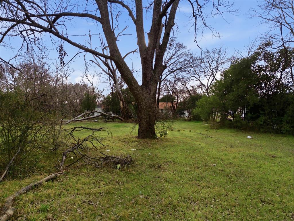 1212 Preston Street Waco, TX 76704 - Photo 2 of 12 a backyard of a house with lots of green space