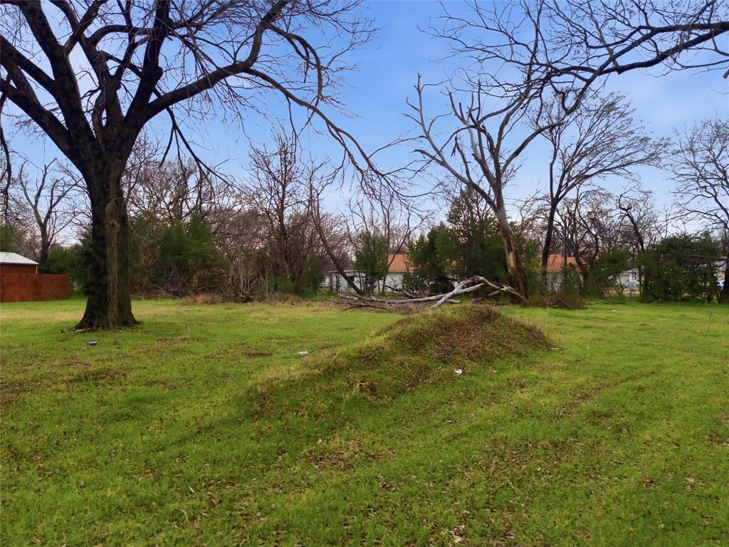 1212 Preston Street Waco, TX 76704 - Photo 3 of 12 a view of yard with green space