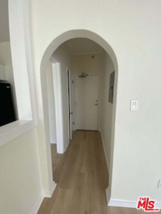 814 South Hobart Boulevard, Unit 410 Los Angeles, CA 90005 - Photo 17 of 22 a view of a hallway