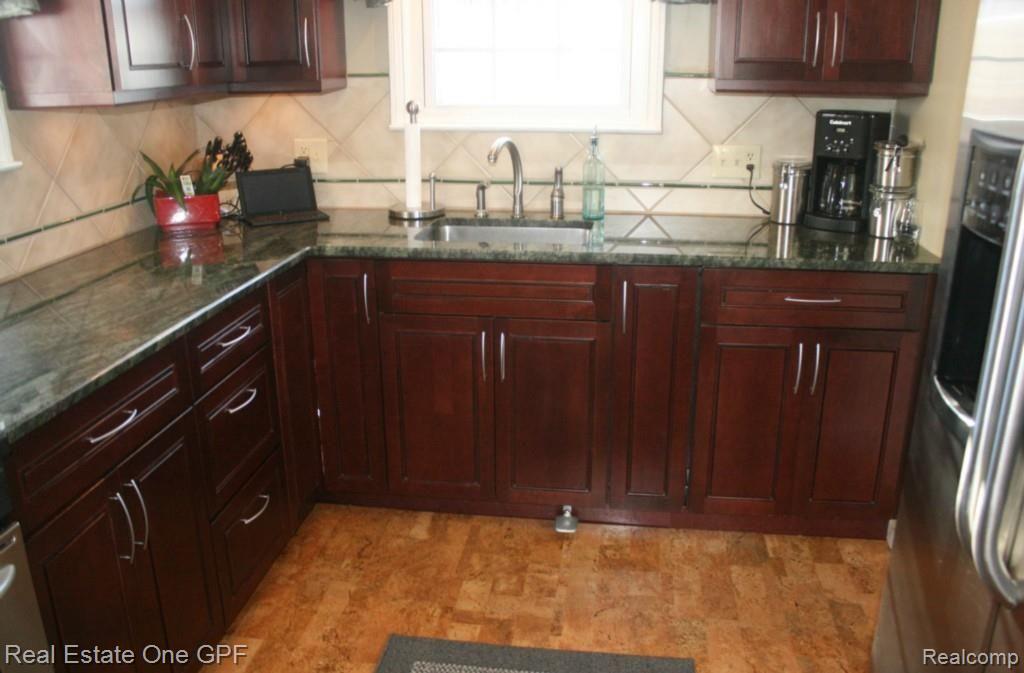 1443 Roslyn Road Grosse Pointe, MI 48236 - Photo 5 of 16 5IMG_8680.jpg