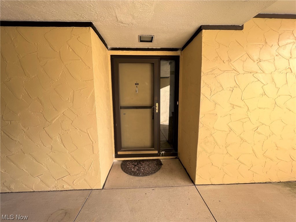 1096 Hampton Ridge Drive Akron, OH 44313 - Photo 2 of 32 Entrance garage access is directly across from this door