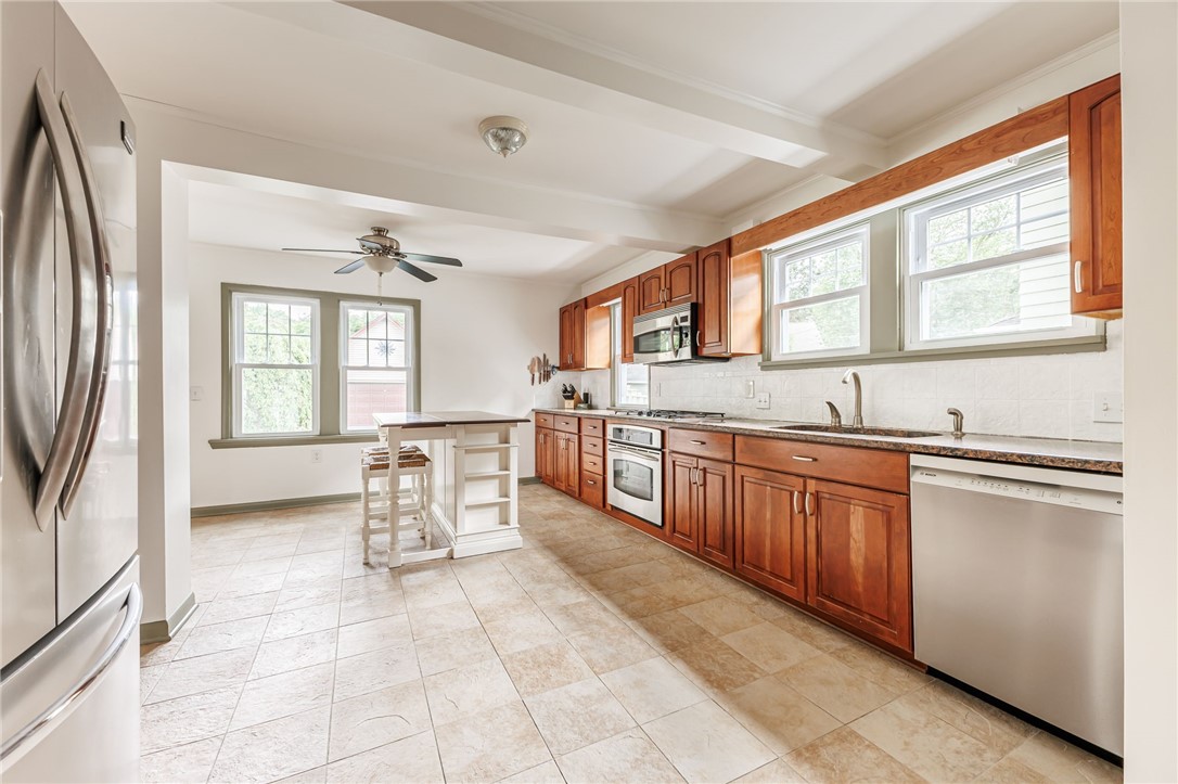 55 Elm Drive Rochester, NY 14609 - Photo 11 of 31