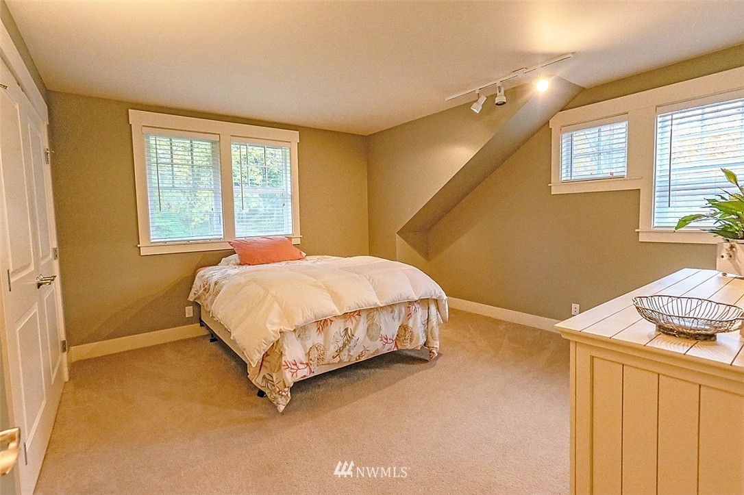 22829 Jefferson Point Road Northeast Kingston, WA 98346 - Photo 22 of 25 Gallery Image 22