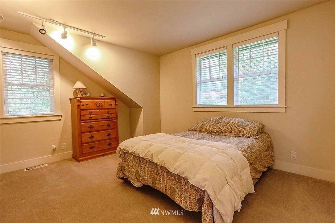 22829 Jefferson Point Road Northeast Kingston, WA 98346 - Photo 24 of 25 Gallery Image 24