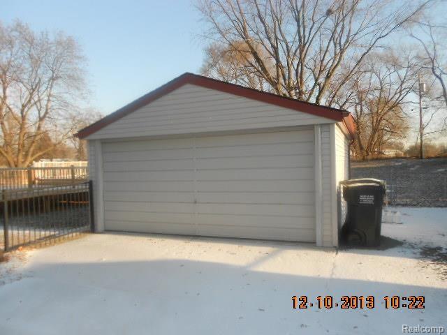 3133 Avon Manor Road Rochester, MI 48307 - Photo 10 of 10 garage.jpg