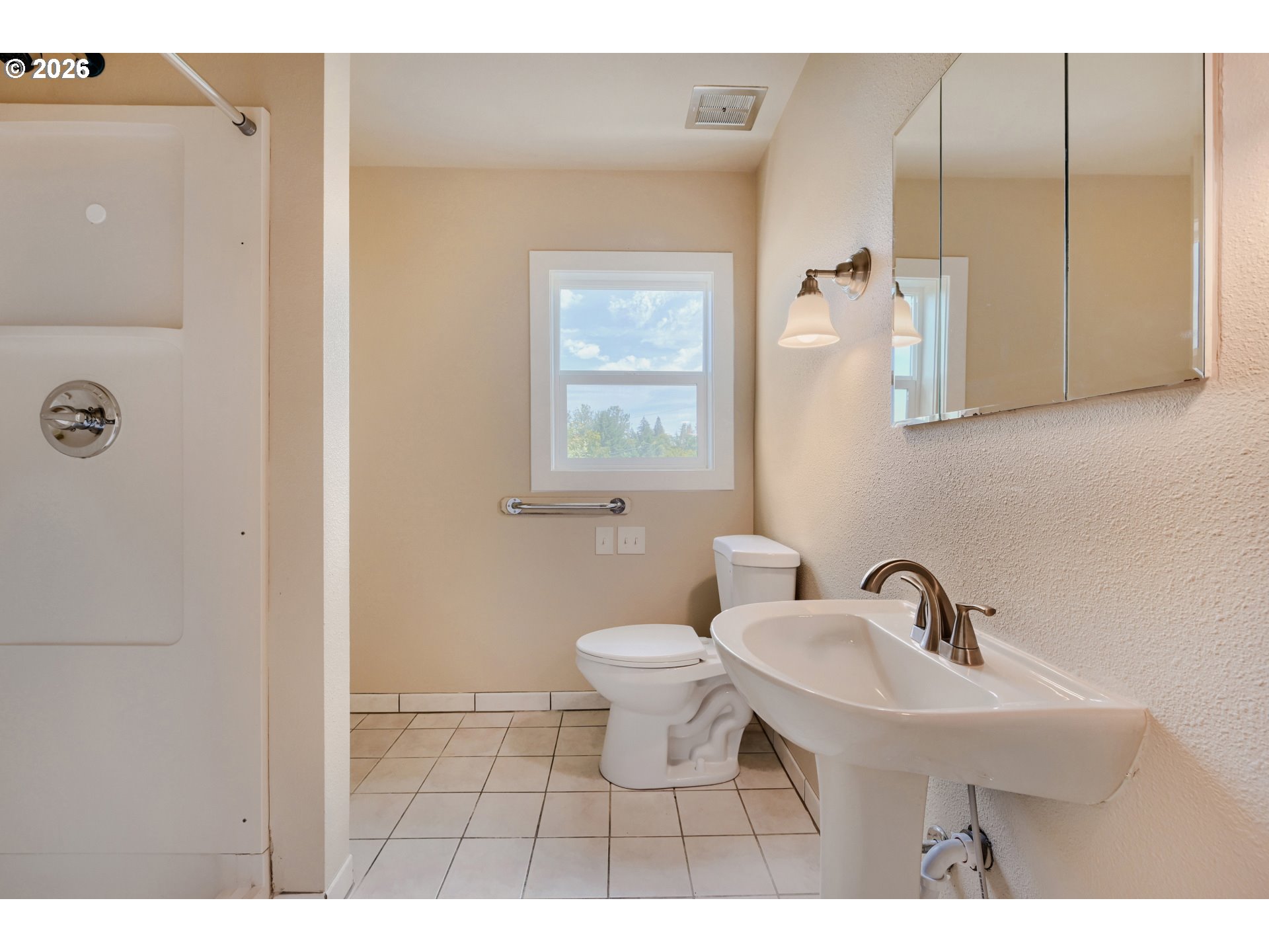 10244 Southwest 40th Avenue Portland, OR 97219 - Photo 18 of 38