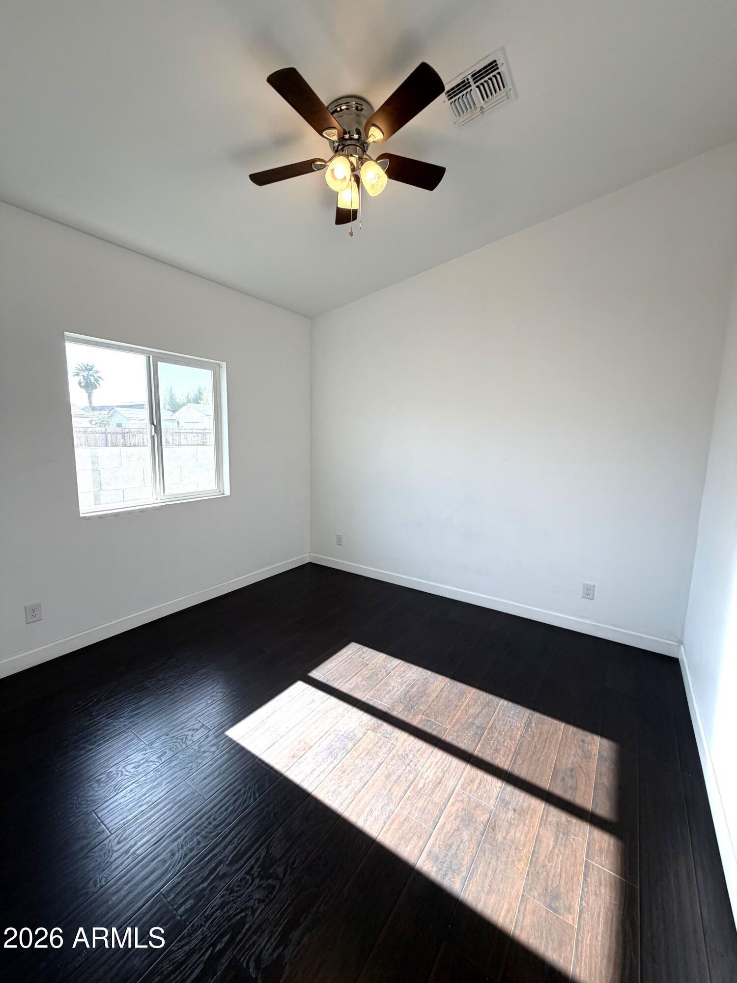 1924 West Lawrence Road Phoenix, AZ 85021 - Photo 6 of 26