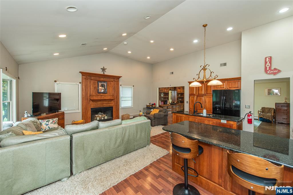 101 Rolling Ridge Road West Milford, NJ 07480 - Photo 5 of 33