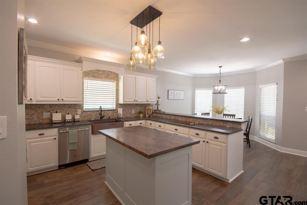 501 Maji Road Whitehouse, TX 75791 - Photo 8 of 12 a kitchen with a sink stove and cabinets