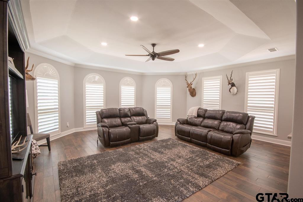 501 Maji Road Whitehouse, TX 75791 - Photo 10 of 12 a living room with furniture and a window