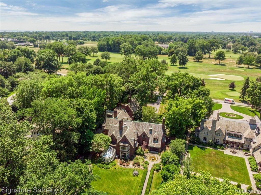 330 Provencal Rd Grosse Pointe-large-123-110-330 Provencal Road00022-1336x1000-72dpi.jpg