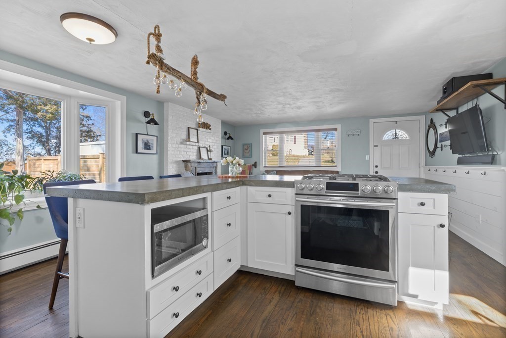 17 Harborview Road Hull, MA 02045 - Photo 4 of 22 Gallery Image 4