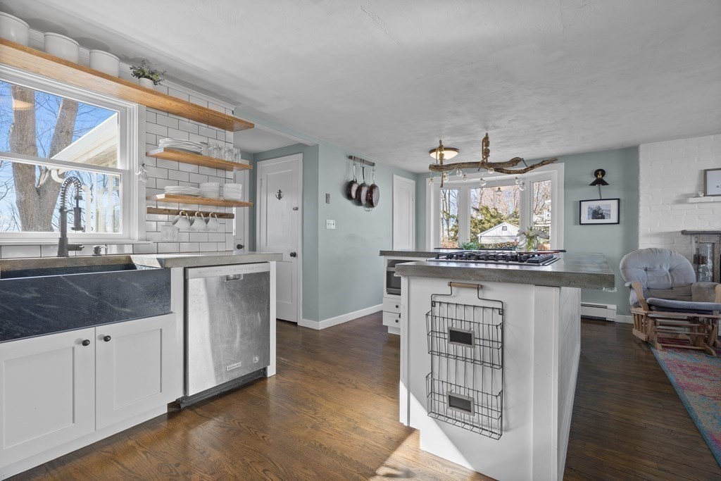 17 Harborview Road Hull, MA 02045 - Photo 5 of 22 Gallery Image 5