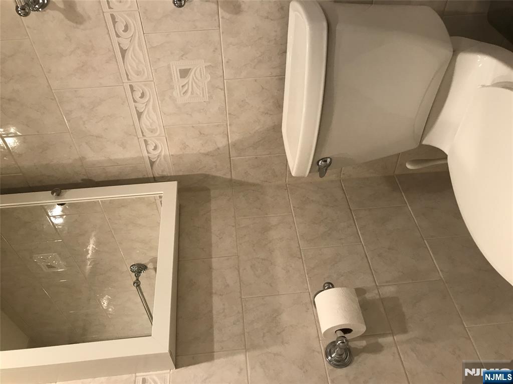 5 Linden Street, Unit 3C Hackensack, NJ 07601 - Photo 26 of 29 a bathroom with a toilet and a sink