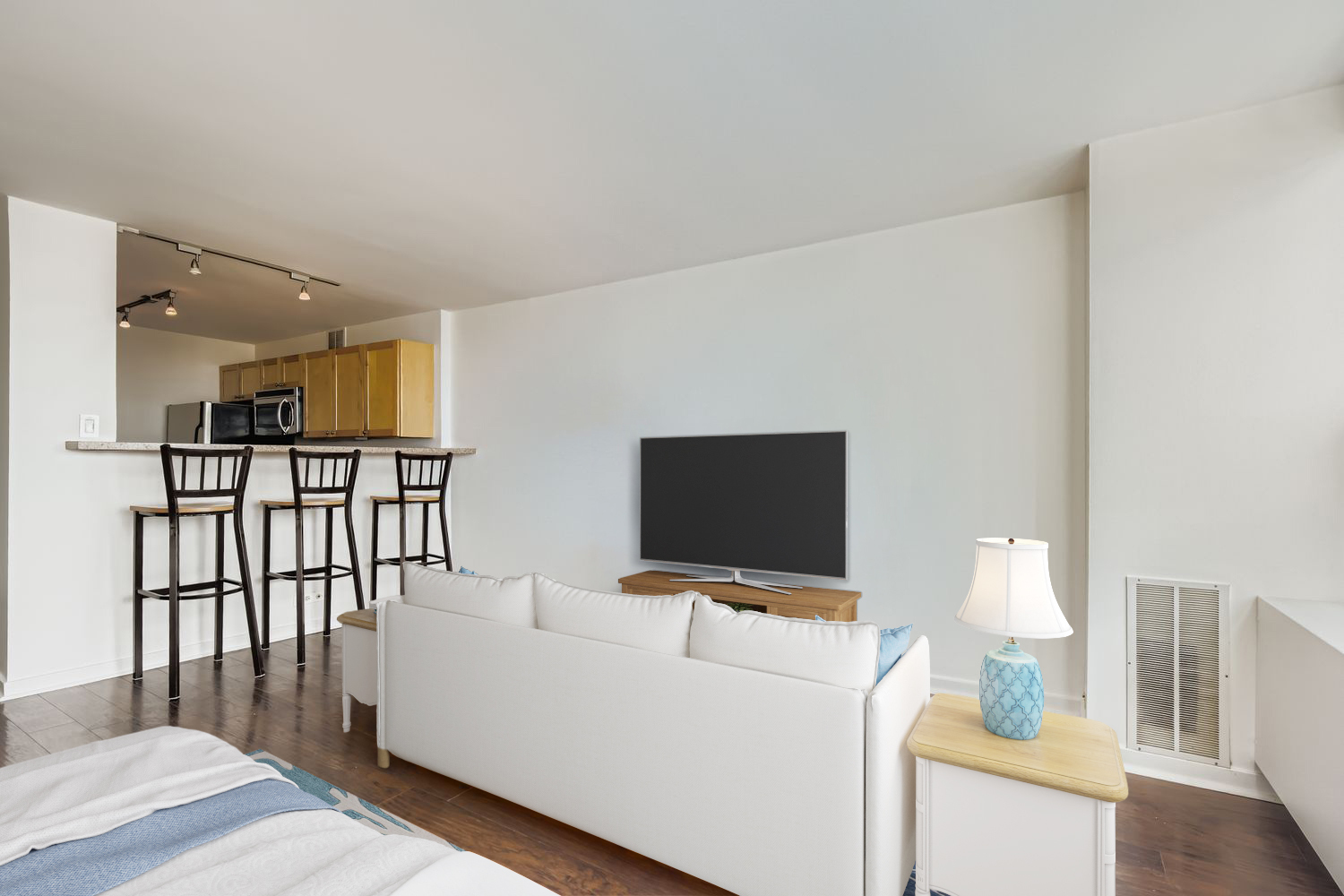655 West Irving Park Road, Unit 4109 Chicago, IL 60613 - Photo 3 of 14 Gallery Image 3