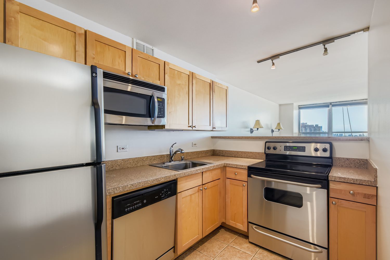655 West Irving Park Road, Unit 4109 Chicago, IL 60613 - Photo 6 of 14 Gallery Image 6