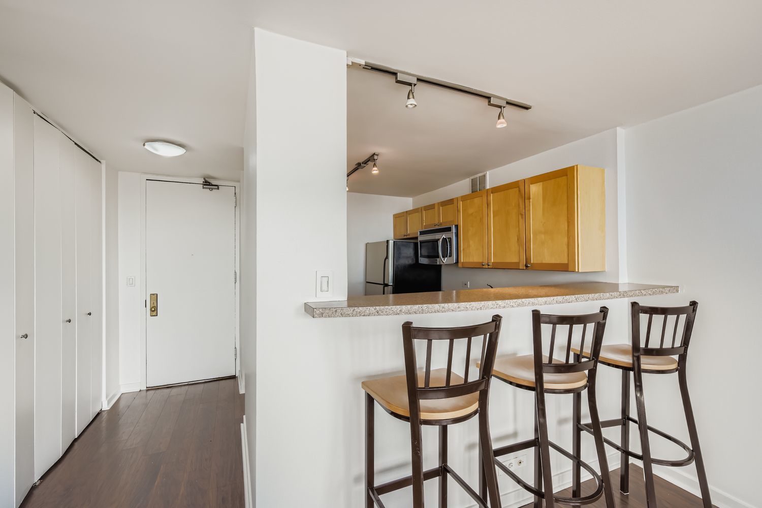 655 West Irving Park Road, Unit 4109 Chicago, IL 60613 - Photo 7 of 14 Gallery Image 7