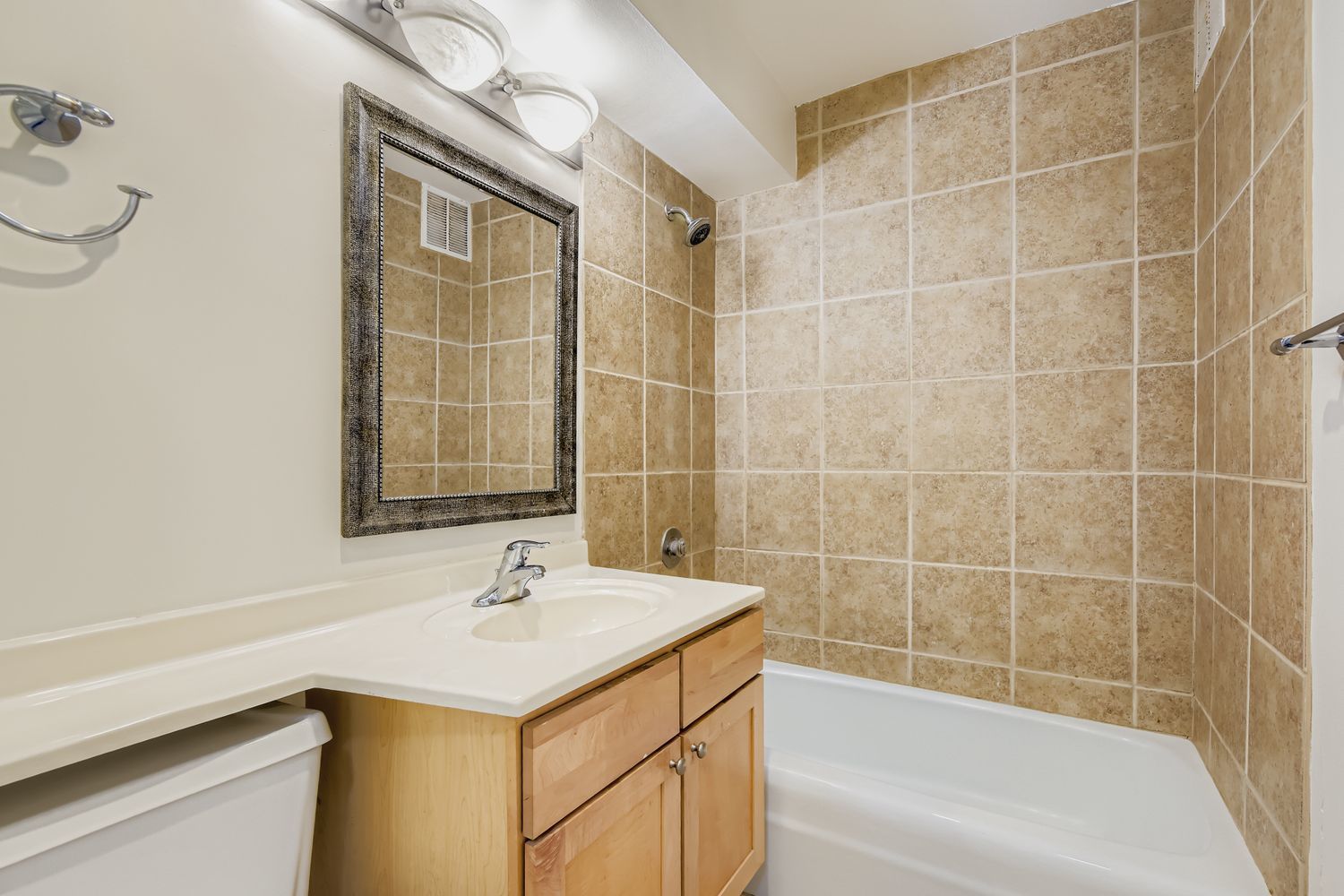 655 West Irving Park Road, Unit 4109 Chicago, IL 60613 - Photo 8 of 14 Gallery Image 8