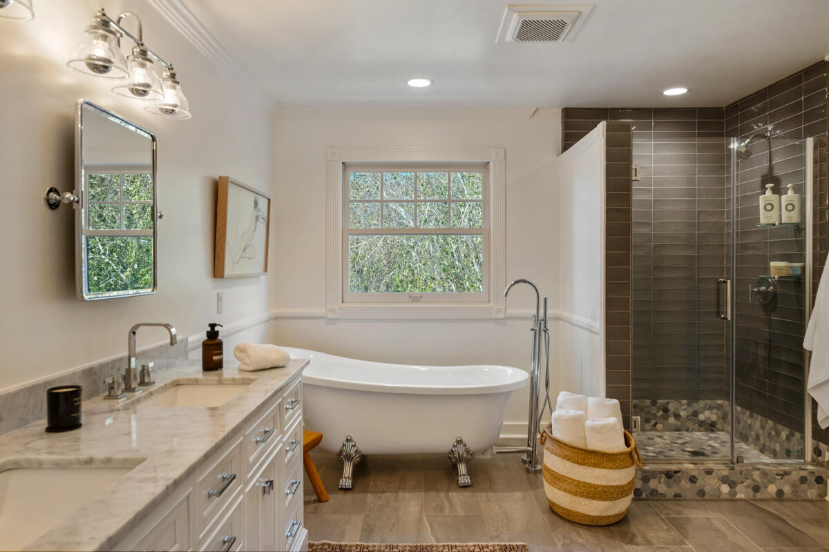 13100 Ojai Road Santa Paula, CA 93060 - Photo 25 of 60 a bathroom with a sink toilet and shower