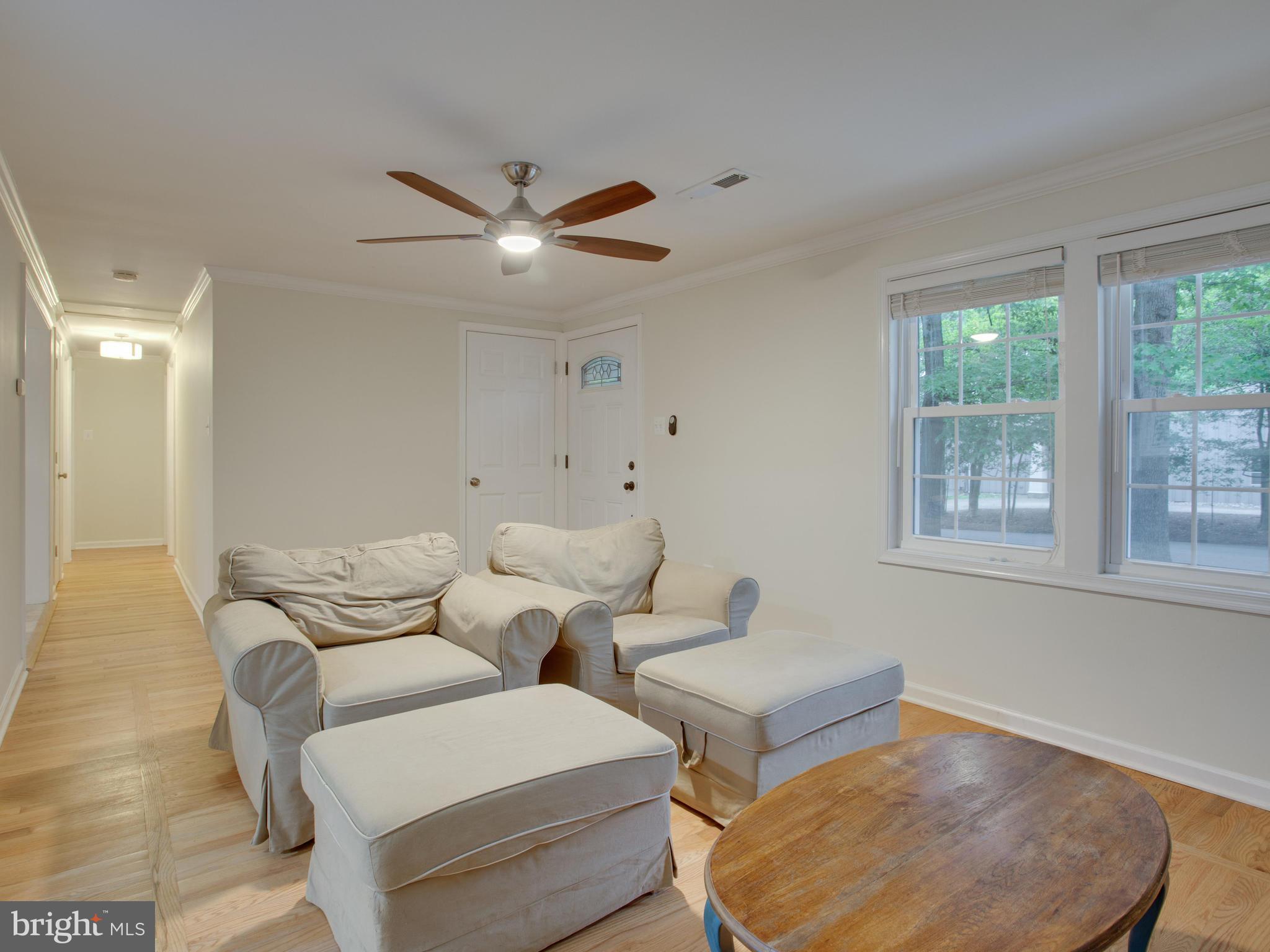 6 Boxwood Road Annapolis, MD 21403 - Photo 14 of 30 Living Room