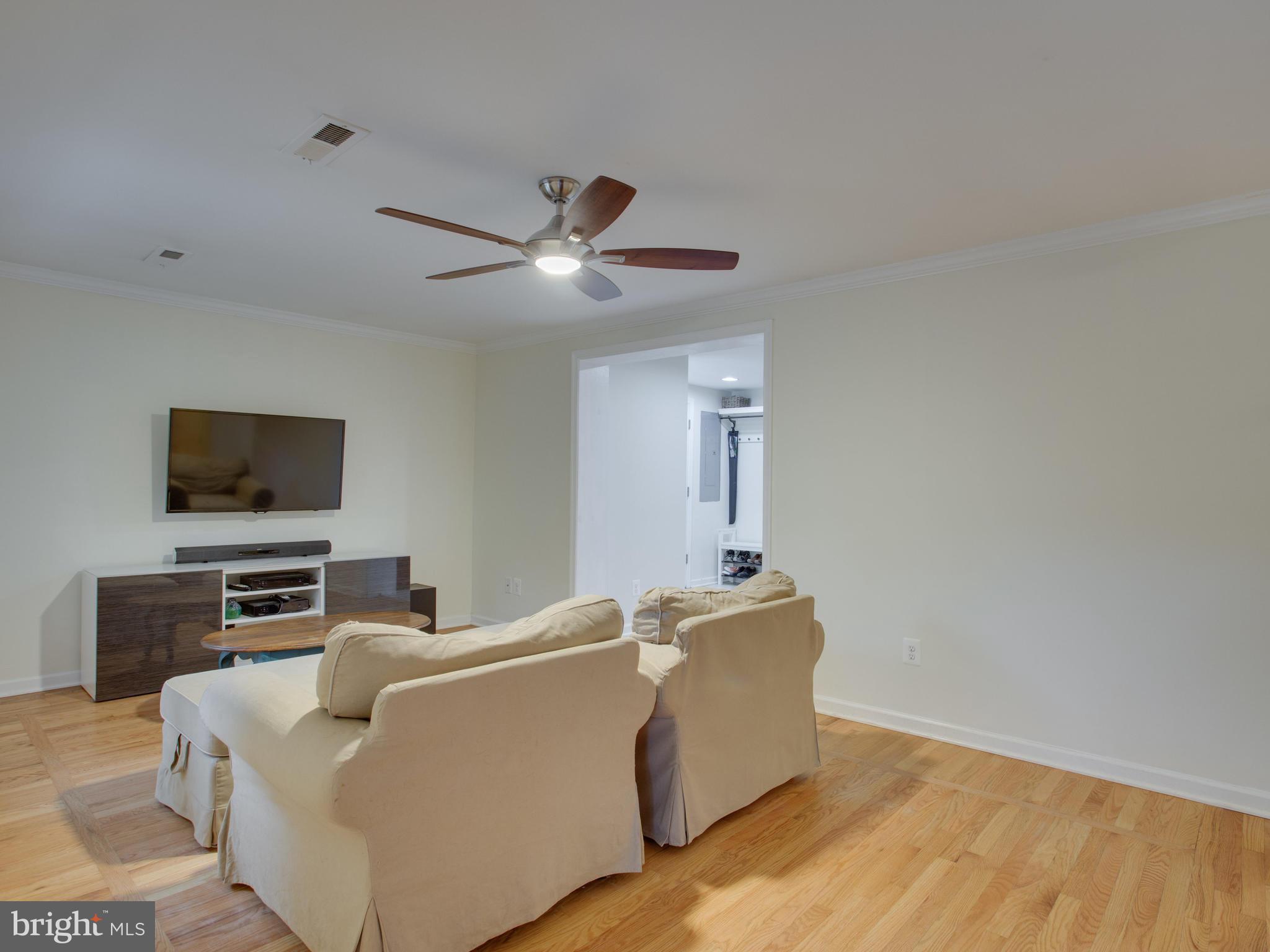 6 Boxwood Road Annapolis, MD 21403 - Photo 16 of 30 Living Room