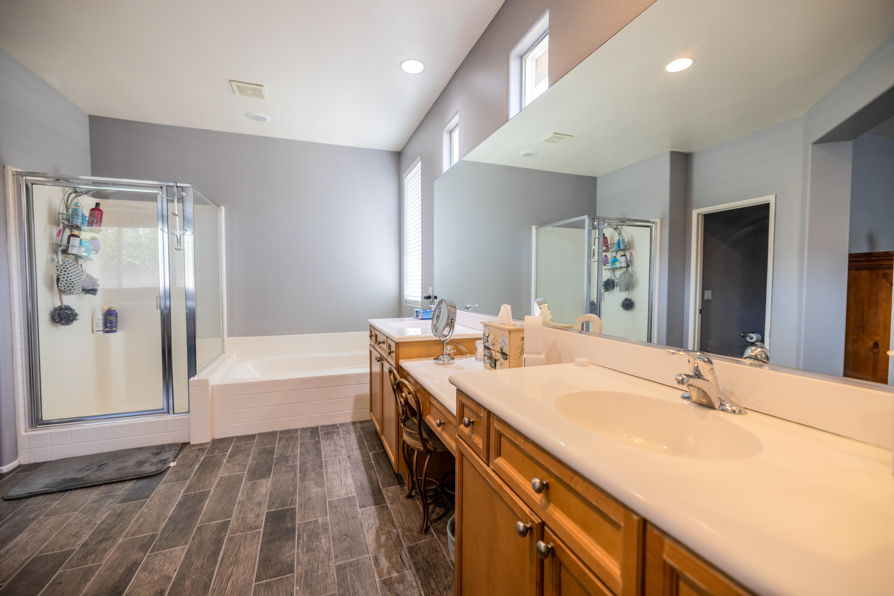 83332 Lone Star Road Indio, CA 92203 - Photo 16 of 33 a bathroom with a tub sink and mirror