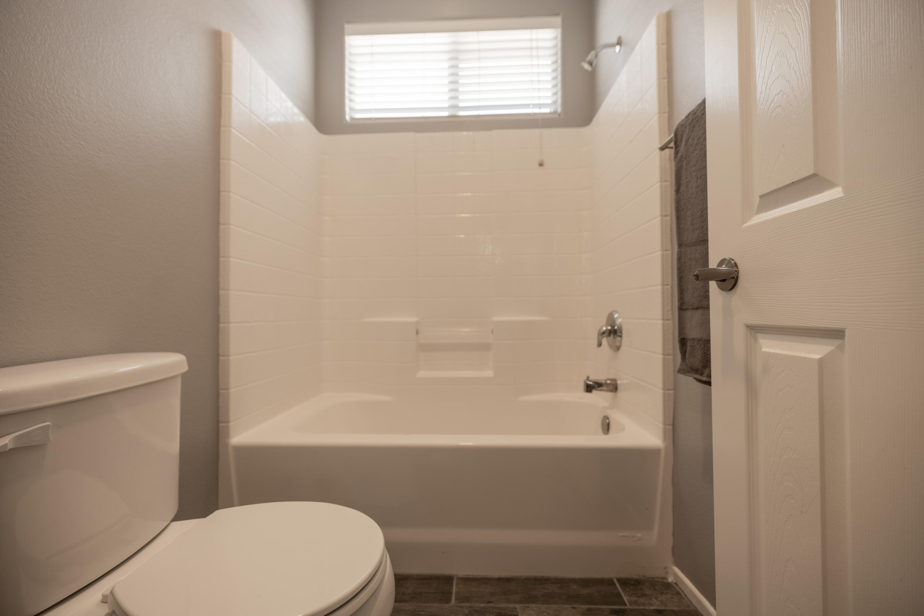 83332 Lone Star Road Indio, CA 92203 - Photo 21 of 33 a bathroom with a toilet and a bathtub