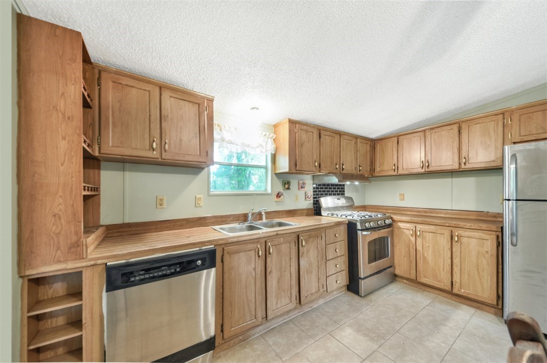 96019 Durden Road Yulee, FL 32097 - Photo 8 of 23 a kitchen with a sink stove and cabinets