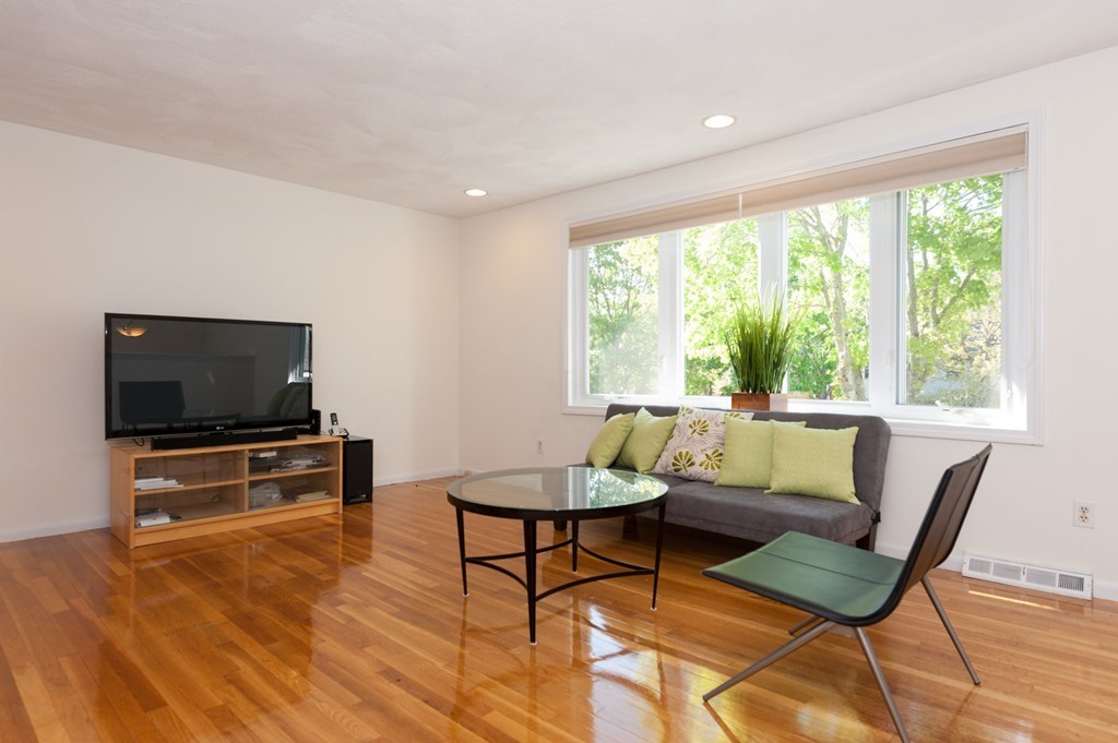 34 Sandy Ridge Circle Sharon, MA 02067 - Photo 6 of 20 Gallery Image 6