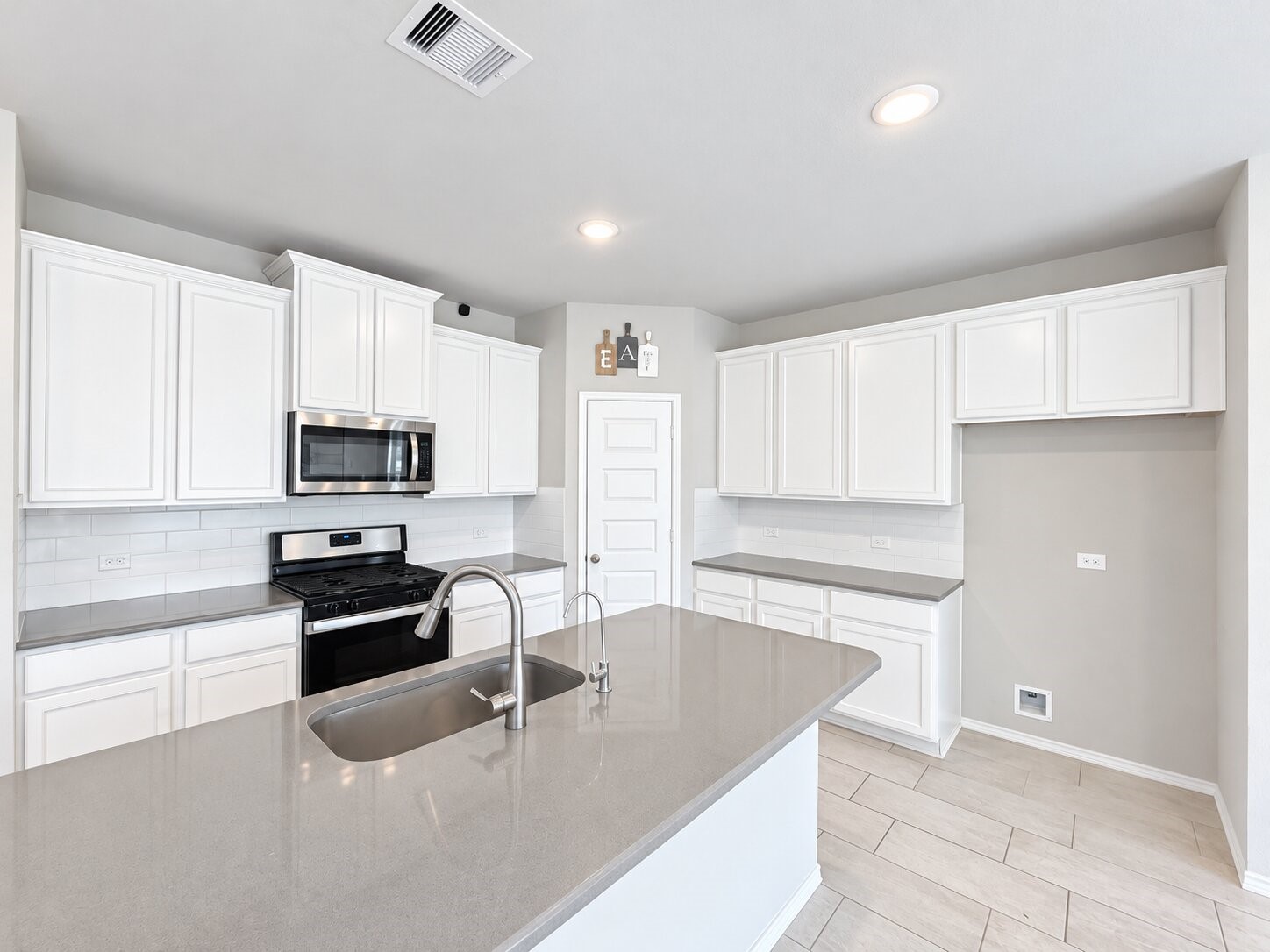 17758 White Lightning Way Spring, TX 77379 - Photo 8 of 22 Gallery Image 8