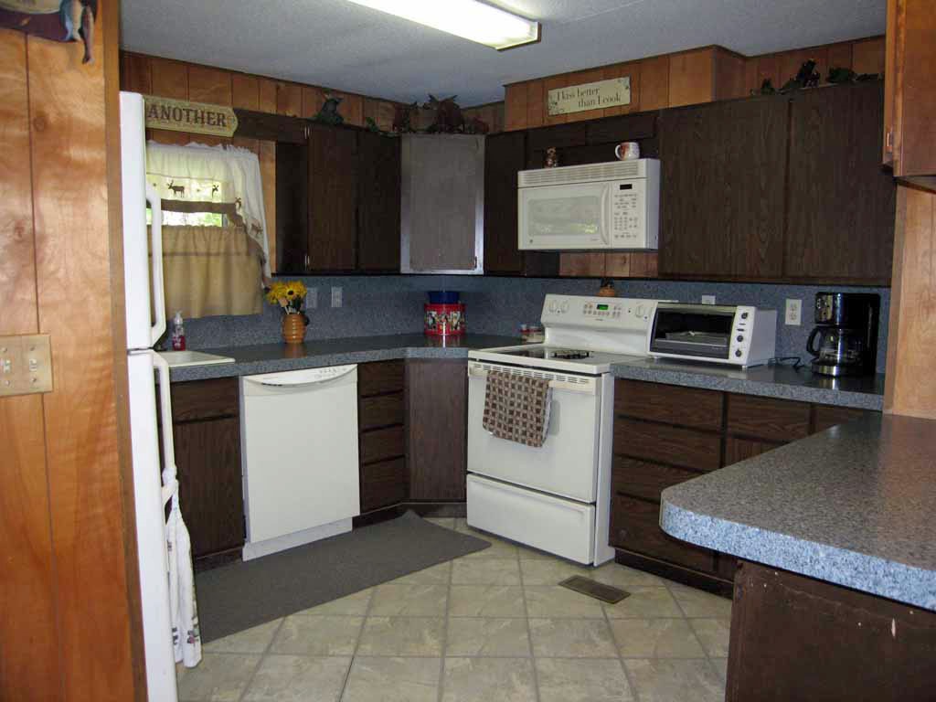 672 Lakewood Road Traverse City, MI 49685 - Photo 23 of 48 1832088-22.JPG