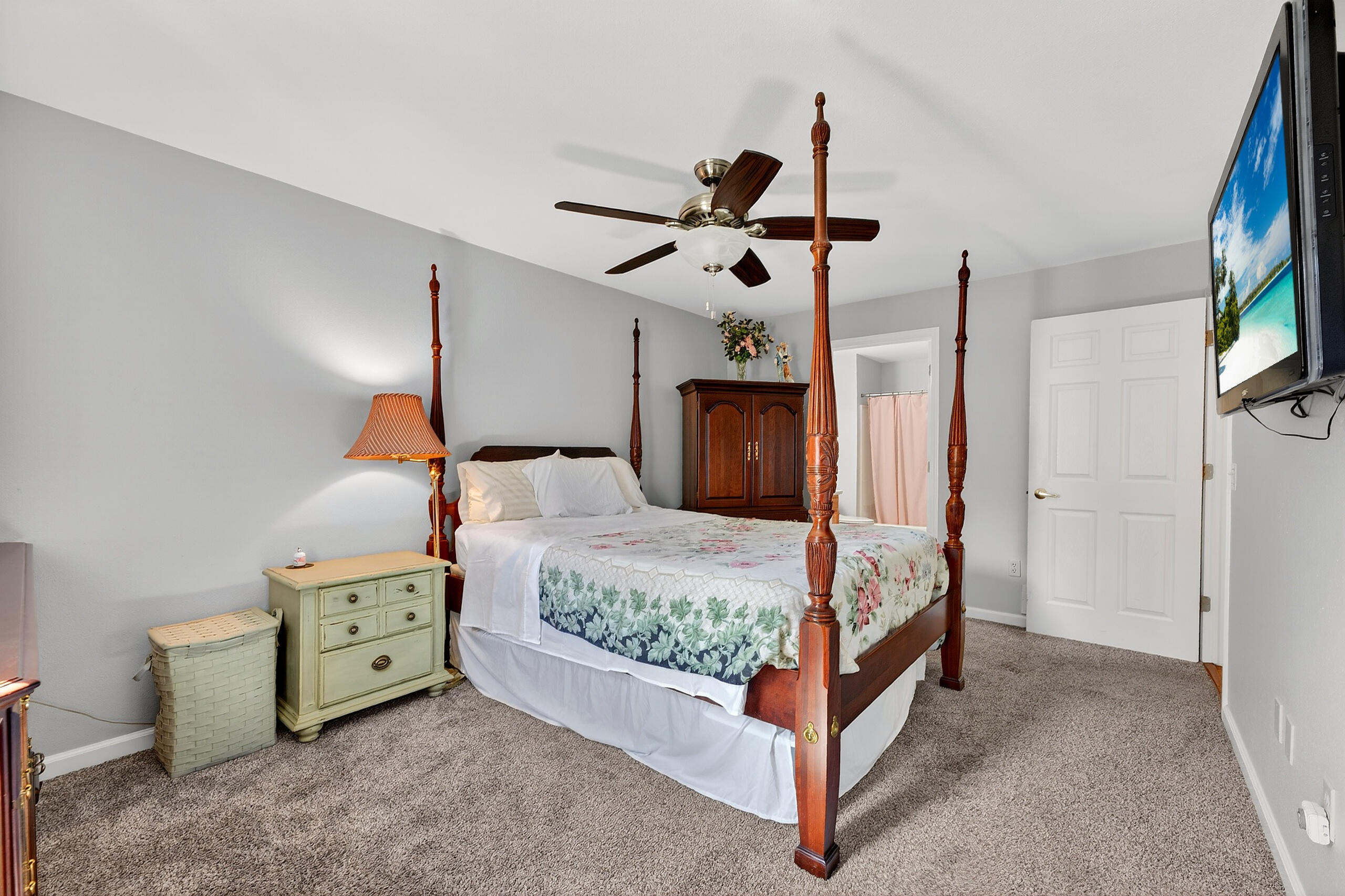 N16-w26593 Tall Reeds Lane, Unit H Pewaukee, WI 53072 - Photo 16 of 35 Primary Bdrm w/ WIC