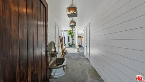 $16,950,000 | 30718 Pacific Coast Highway, Malibu, CA 90265